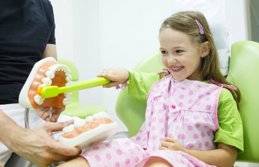 a child's first dentist visit